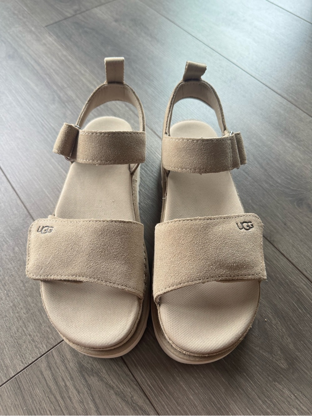 UGG® Goldenstar Women's Tan Sandals. Size 8. - Picture 2 of 5